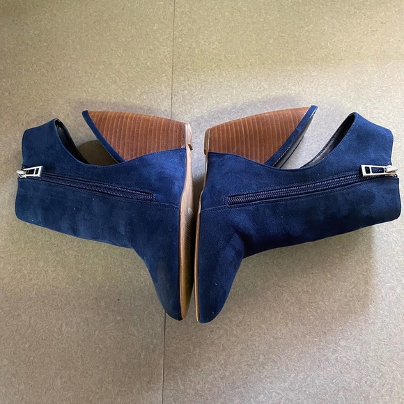 Charles by Charles David Navy Blue Wedge Dark Academia Wedding Pointed Toe Heels - Picture 4 of 11